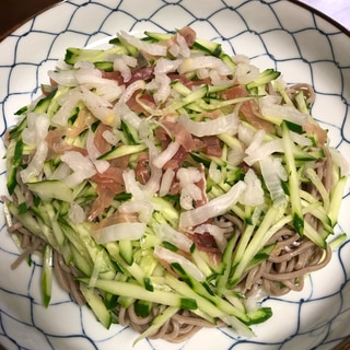 生ハムと白菜の漬物の冷やしたぬき蕎麦